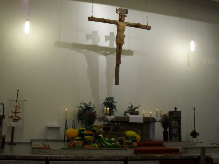 Erntedankdekoration in St. Pius