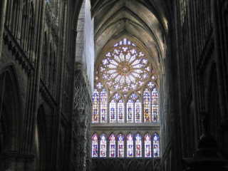 Auf der Rückfahrt machten wir in Metz Station wo wir die wunderschönen Fenster der „Cathedrale Saint-Etienne“ bestaunen konnten.