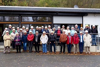 Teilnehmer der Führung zum Schiefer-Bergwerk.