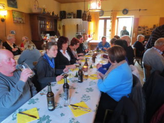 Mittagessen in der Kferschenke in Bechtheim.